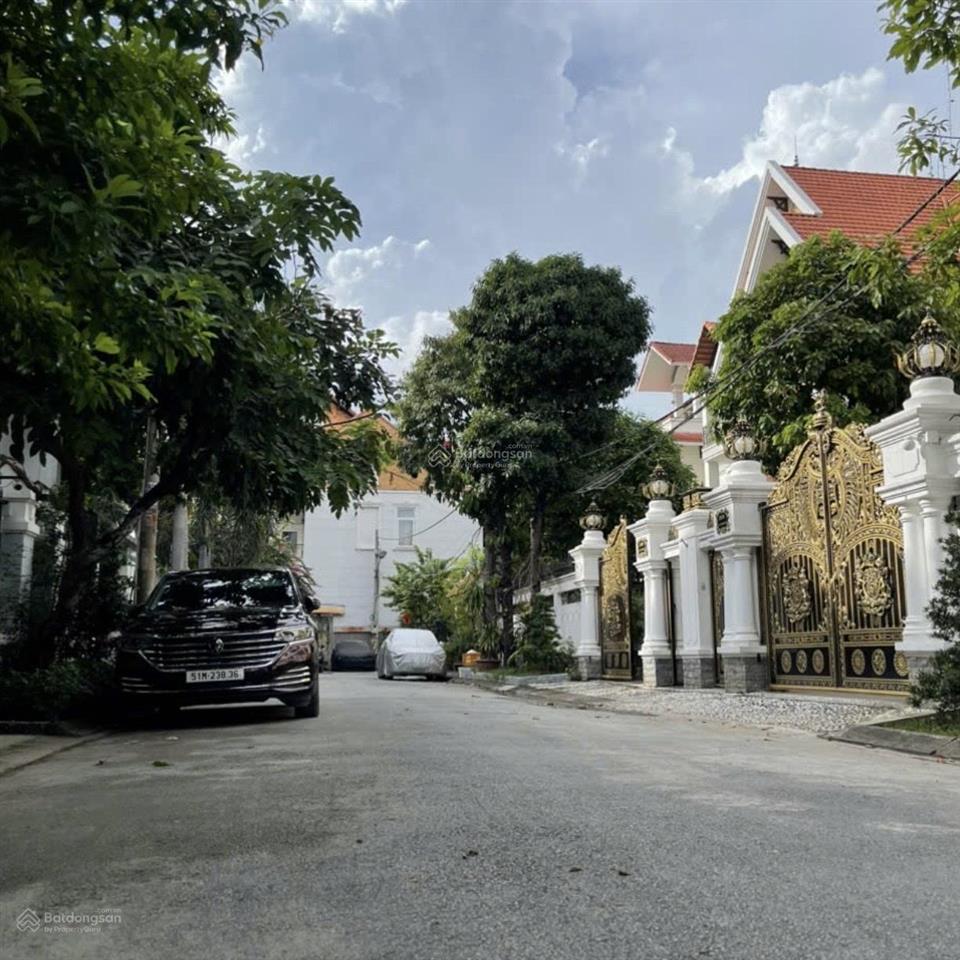 ( hót biệt thự abc) q2, đừơng trần não, compound 24/24 , sân vườn đẹp, hướng tây nam 49 tỉ