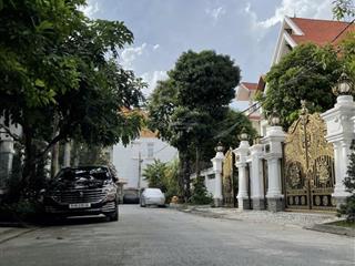 ( hót biệt thự abc) q2, đừơng trần não, compound 24/24 , sân vườn đẹp, hướng tây nam 49 tỉ