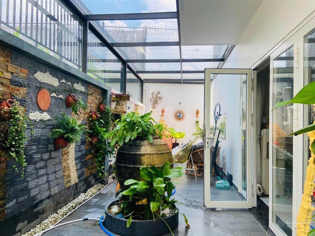 ( hót biệt thự abc) q2, đừơng trần não, compound 24/24 , sân vườn đẹp, hướng tây nam 49 tỉ