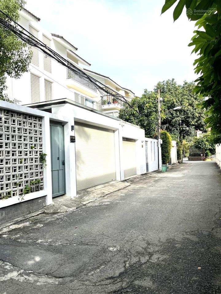 ( hót biệt thự abc) q2, đừơng trần não, compound 24/24 , sân vườn đẹp, hướng tây nam 49 tỉ