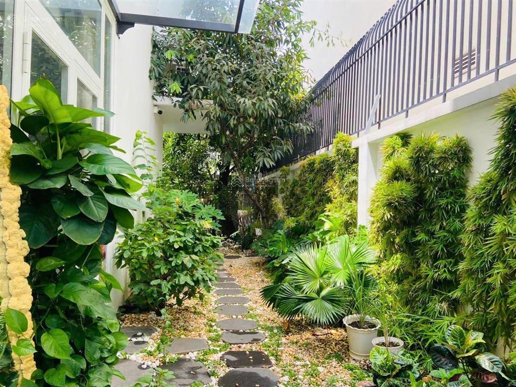 ( hót biệt thự abc) q2, đừơng trần não, compound 24/24 , sân vườn đẹp, hướng tây nam 49 tỉ