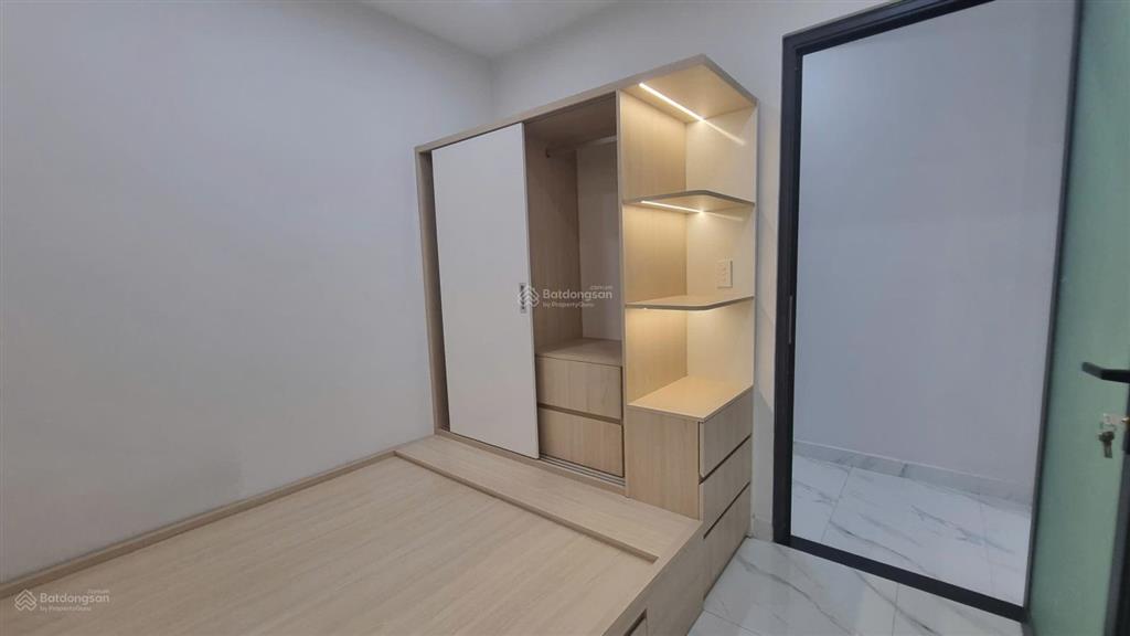 Bán nhà gần ngã 4 thủ đức hơn 5 tỷ xíu mà có nhà đẹp đủ nội thất đường ô tô thuận tiện đi lại