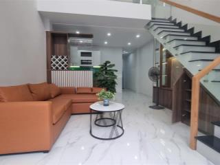 Bán nhà gần ngã 4 thủ đức hơn 5 tỷ xíu mà có nhà đẹp đủ nội thất đường ô tô thuận tiện đi lại