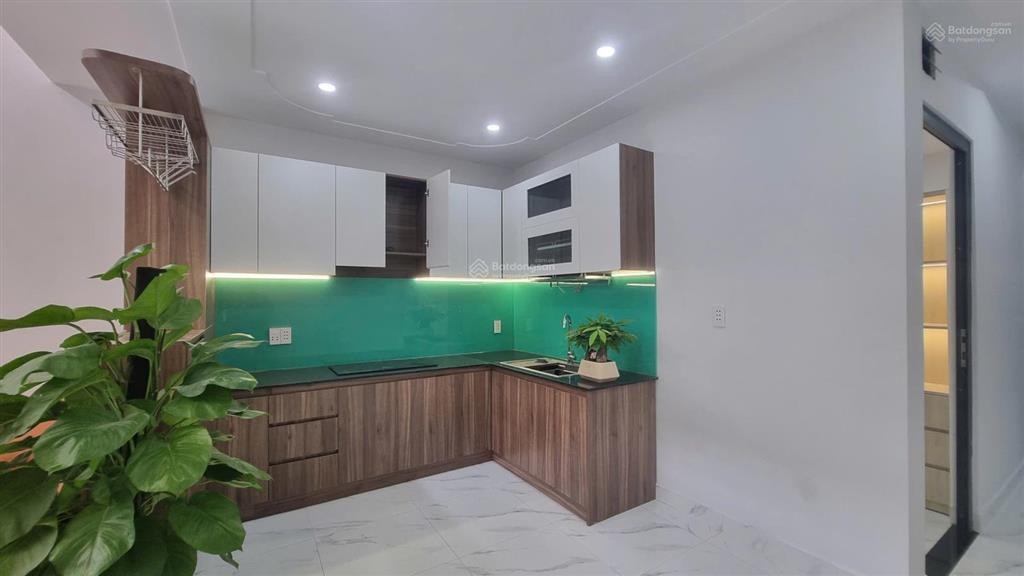 Bán nhà gần ngã 4 thủ đức hơn 5 tỷ xíu mà có nhà đẹp đủ nội thất đường ô tô thuận tiện đi lại