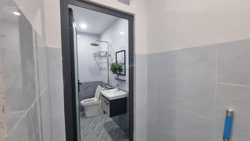 Bán nhà gần ngã 4 thủ đức hơn 5 tỷ xíu mà có nhà đẹp đủ nội thất đường ô tô thuận tiện đi lại