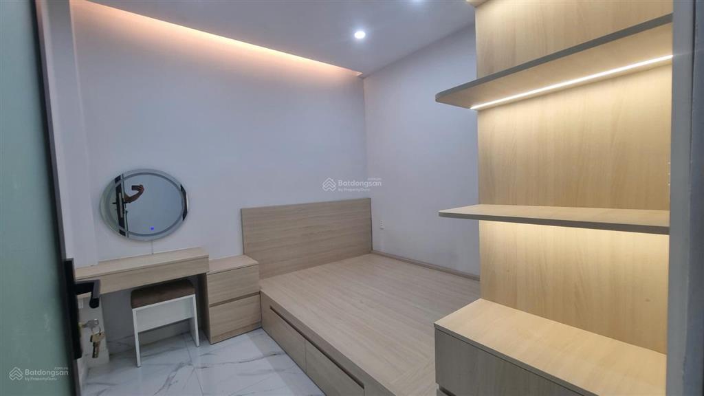 Bán nhà gần ngã 4 thủ đức hơn 5 tỷ xíu mà có nhà đẹp đủ nội thất đường ô tô thuận tiện đi lại