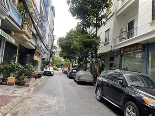 Hoa hậu nguyễn thị định kinh doanh sầm uất ngày đêm nhà dân.