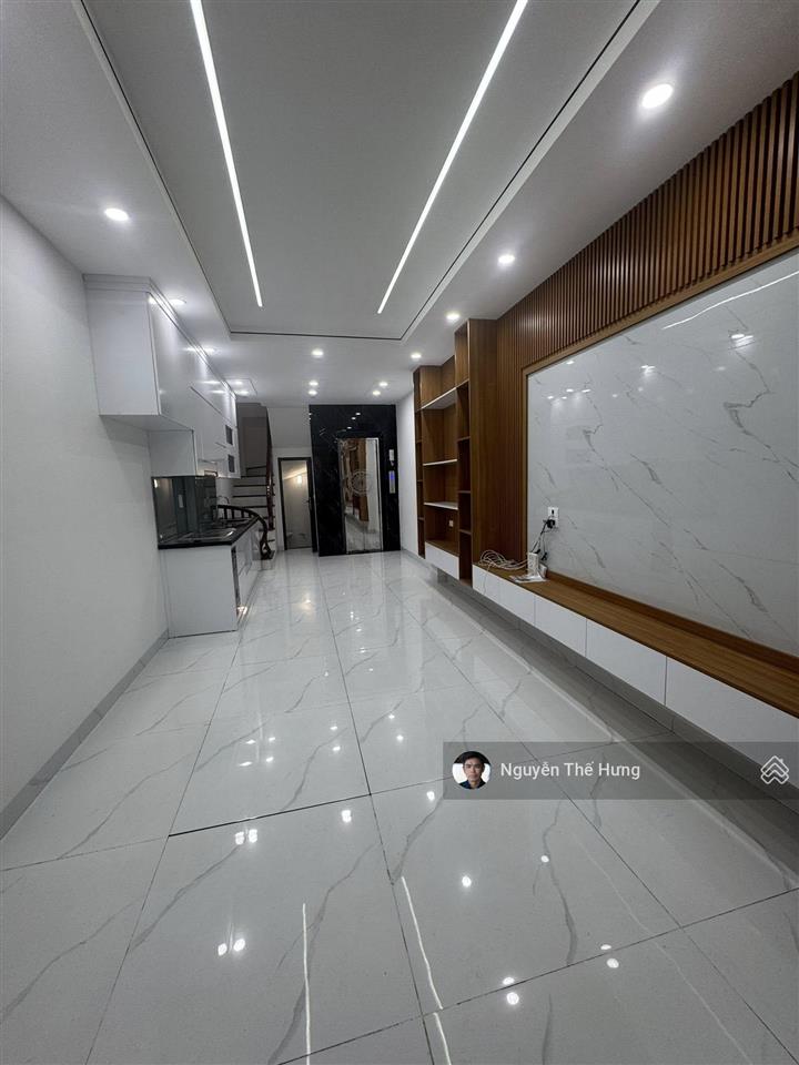 Nhà 5 tầng thang máylê trọng tấnhà đông, full nội thất, có gara ôtô. giá 11,x tỷ.  0984 672 ***