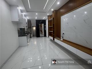 Nhà 5 tầng thang máylê trọng tấnhà đông, full nội thất, có gara ôtô. giá 11,x tỷ.  0984 672 ***