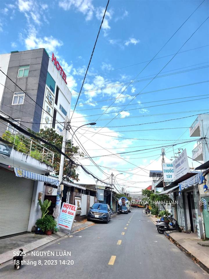 Mặt tiền bà điểm  370m2 (14x27m) full thổ