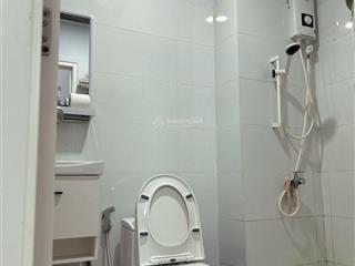 Bán căn 69m2 3pn 2pn còn nội thất dính tường. giá 2,4 tỷ