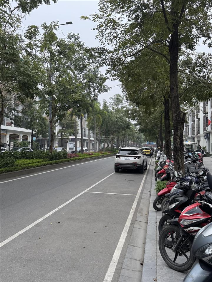 Cần bán gấp đường đôi the manor giá hợp lý 99m 5 tầng ,
6,6m mặt tiền