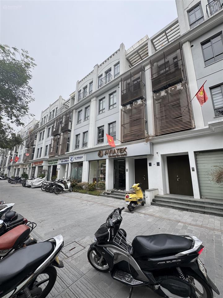 Cần bán gấp đường đôi the manor giá hợp lý 99m 5 tầng ,
6,6m mặt tiền