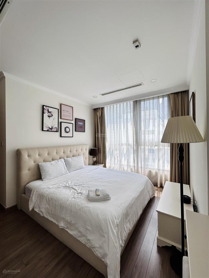 Bán 3pn có bồn tắm  vinhomes central park  view thoáng  full nội thất. dt 106,2m2.  0397 383 ***