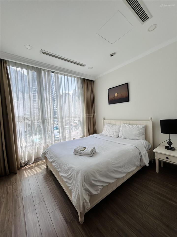 Bán 3pn có bồn tắm  vinhomes central park  view thoáng  full nội thất. dt 106,2m2.  0397 383 ***