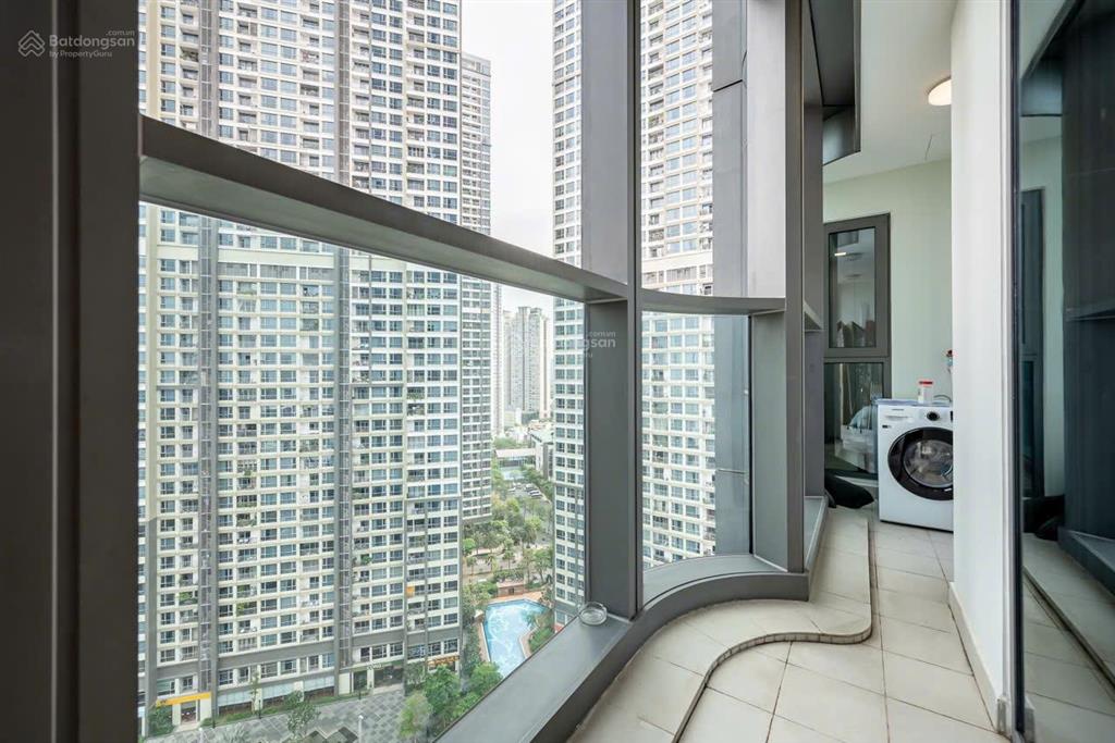 Cho thuê 3pn vòng cung vinhomes toà the landmark 81, giá 42tr dt 109m2 full nội thất,  0397 383 ***