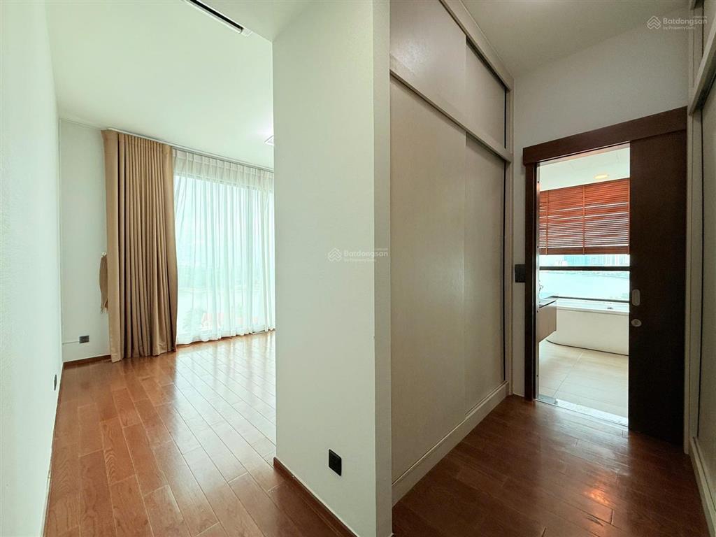 D'edge bán gấp căn 4pn góc, 189m2,đã có sổ, view sông trực diện, thang máy riêng. full nt. giá 30t