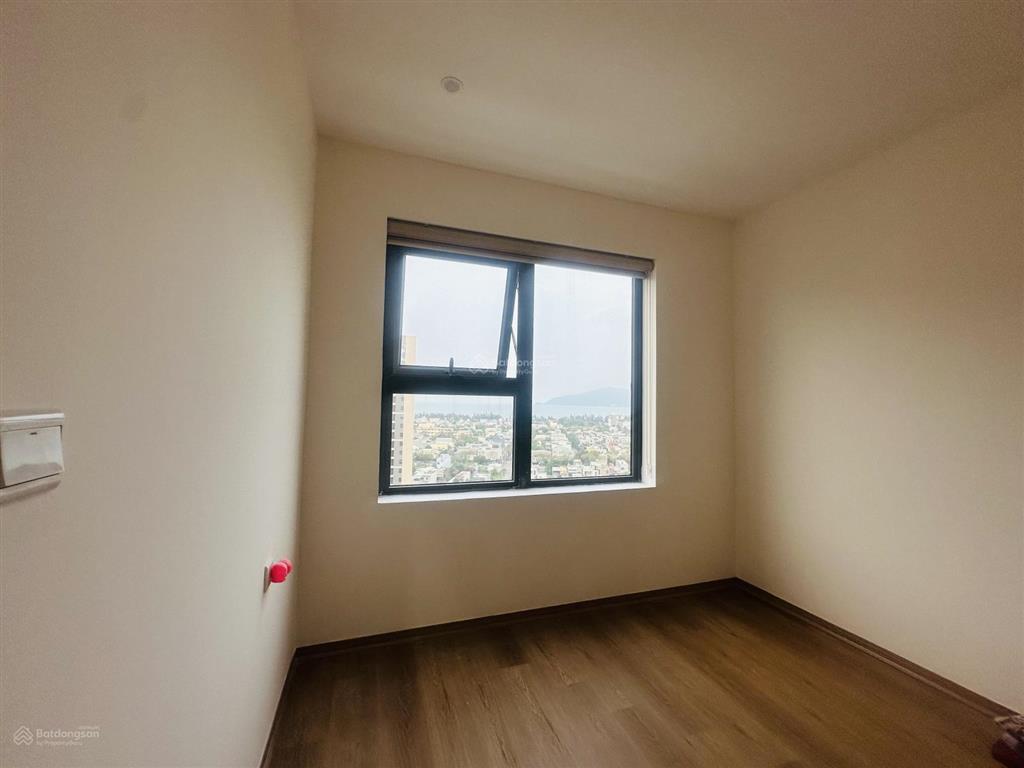 Gấp bán căn góc 2pn, 2wc 2,15 tỷ view bể bơi  logia rộng 2m sang nhượng tự do