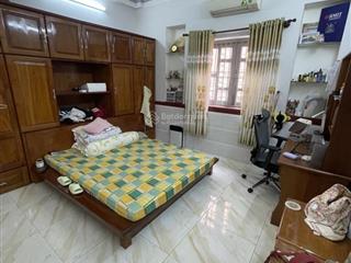 Mặt tiền bùi thị xuân dt 5.5x21  3 tầng kd sầm uất  ngay công viên hoàng văn thụ