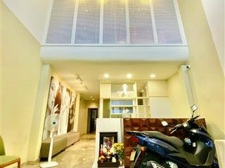 Mặt tiền huỳnh văn bánh 5 tầng thang máy  nở hậu đẹp