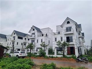 Chính chủ cần tài chính bán căn biệt thự view sông đẹp nhất dự án có đầy đủ tiện ích và cây xanh