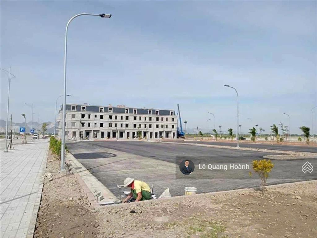 Chính chủ ra hàng lô góc ngoại giao đẹp nhất dự án, 3 mặt tiền, nằm trên trục chính dự án