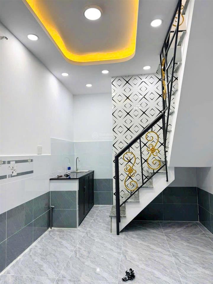 Tôi bán nhà 30 m2, 1 trệt. 1 lầu đúc. tuyệt đẹp. quận 7, giá 649 triệu