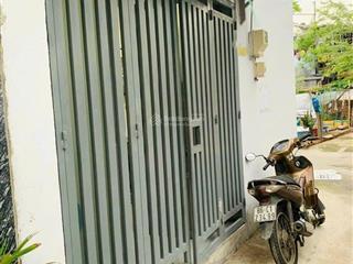 Tôi bán nhà sd 35 m2, 1 trệt 1 lầu, mặt tiền hẻm. giấy tờ hợp lệ. quận 7. giá 830 triệu