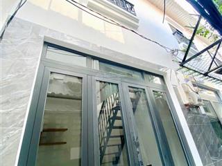 Tôi bán nhà sd 27 m2, 1 trệt 1 lầu đúc, tuyệt đẹp, quận 7, giá 779 triệu