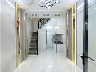 Tôi bán nhà 67 m2 sd, sổ hồng trao tay, 1 trệt 2 lầu, tuyệt đẹp, quận 7