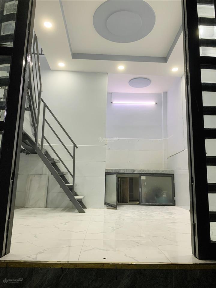 Tôi bán nhà 38 m2, 1 trệt. 1 lầu, tuyệt đẹp. quận 7. giá 800 triệu