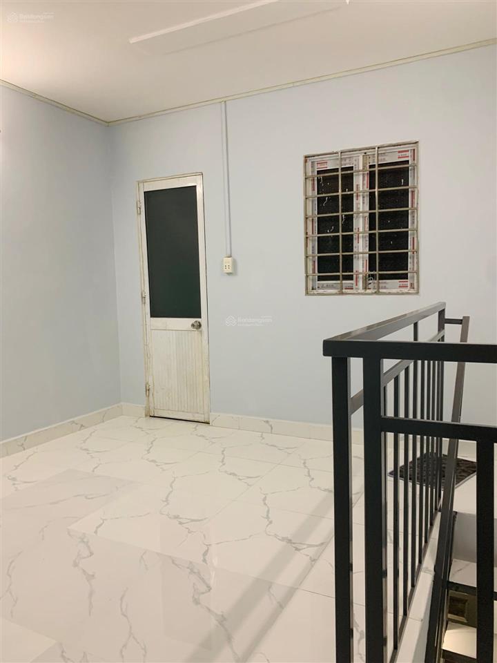 Tôi bán nhà 38 m2, 1 trệt. 1 lầu, tuyệt đẹp. quận 7. giá 800 triệu