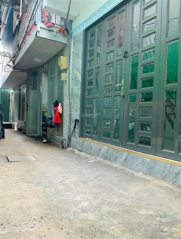 Tôi bán nhà 38 m2, 1 trệt. 1 lầu, tuyệt đẹp. quận 7. giá 800 triệu