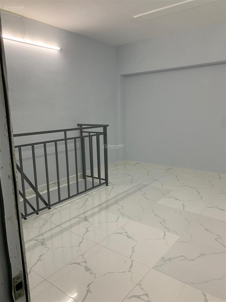 Tôi bán nhà 38 m2, 1 trệt. 1 lầu, tuyệt đẹp. quận 7. giá 800 triệu