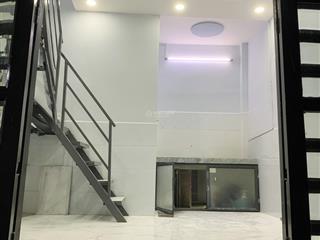 Tôi bán nhà sd 38 m2, 1 trệt. 1 lầu, tuyệt đẹp. quận 7. giá 780 triệu