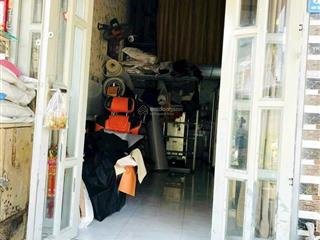 Tôi bán nhà 25 m2, xe hơi đậu trước nhà, tuyệt đẹp, quận 7. giá 850 triệu