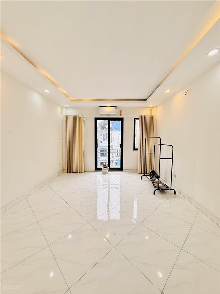 Tôi cần bán nhà mặt phố khâm thiên đống đa, 5 tầng kinh doanh đa dịch vụ gần ngã 6 ô chợ dừa, 17 tỷ