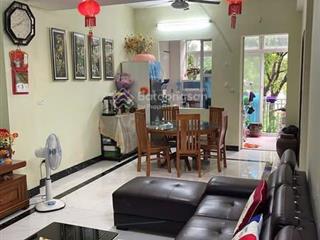 Bán chung cư thang bộ việt hưng long biên 77m2 2n1wc căn góc sẵn sổ đỏ  giá 3.98 tỷ (thương lượng)