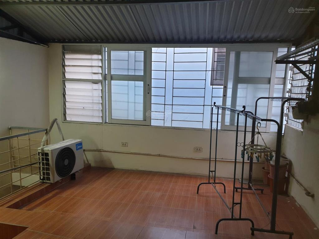 Cho thuê nhà nguyên căn 3 tầng 1 tum ngõ linh quang