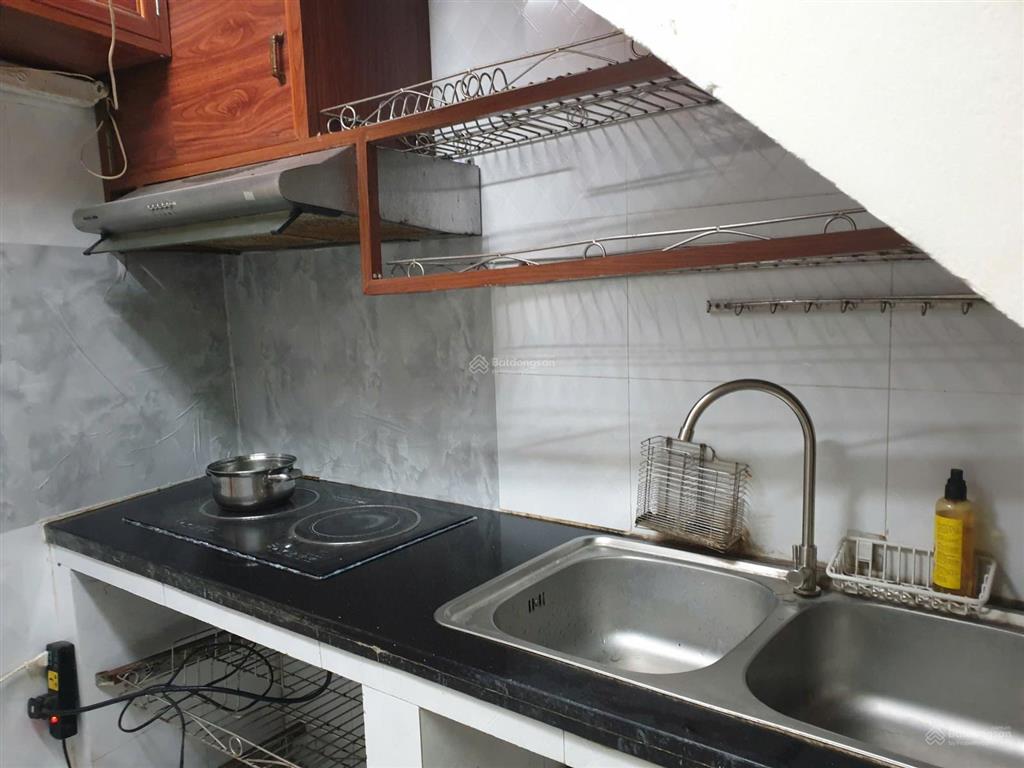 Cho thuê nhà nguyên căn 3 tầng 1 tum ngõ linh quang