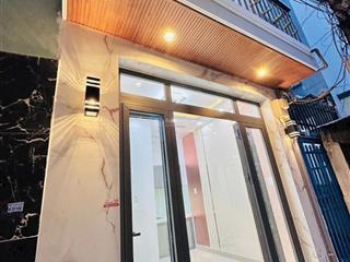 Bán gấp nhà đẹp 2 tấm q4 giá chỉ 1tỉ 860 duy nhất 1 căn giáp q1 sổ riêng hẻm an ninh