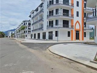 Shophouse eco charm 2 mặt tiền trước sau .