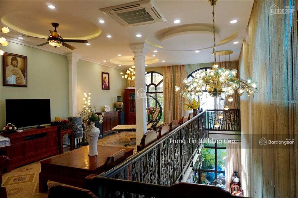 Chính chủ bán căn biệt thự cổ điển dt 9,5x15m có 4 tầng giá 36 tỷ còn thương lượng  0932 790 ***