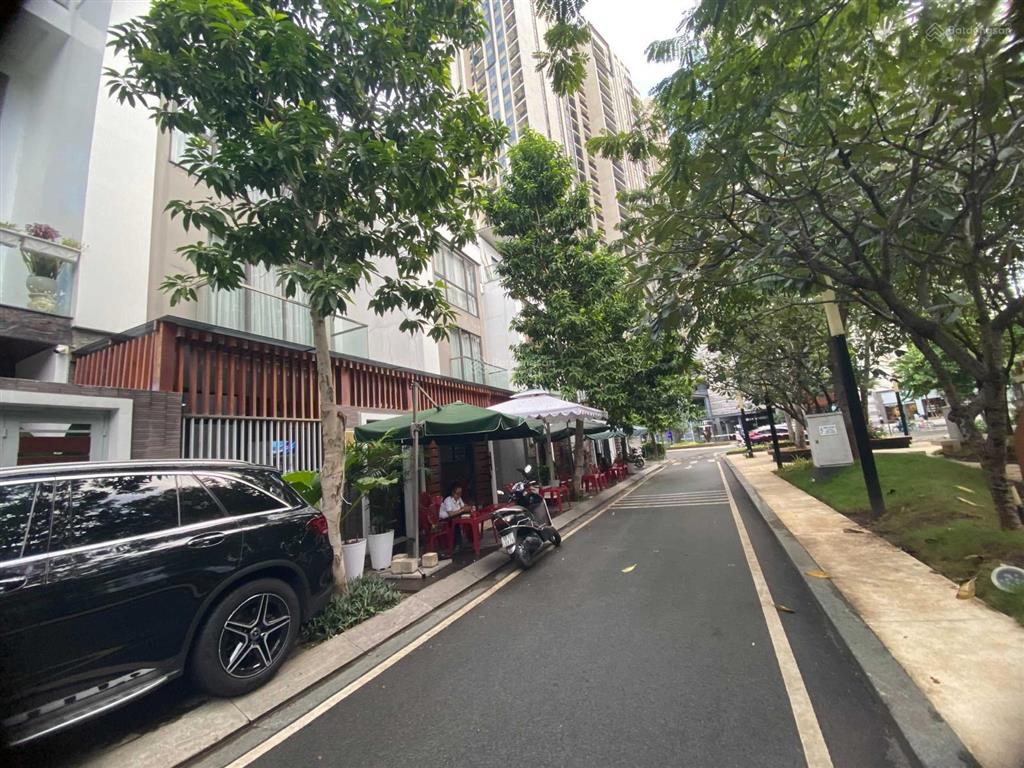 Bán villa compound góc 2mt dự án hado centrosa quận 10  10x16m 1 trệt 3 lầu giá 110tỷ thương lượng