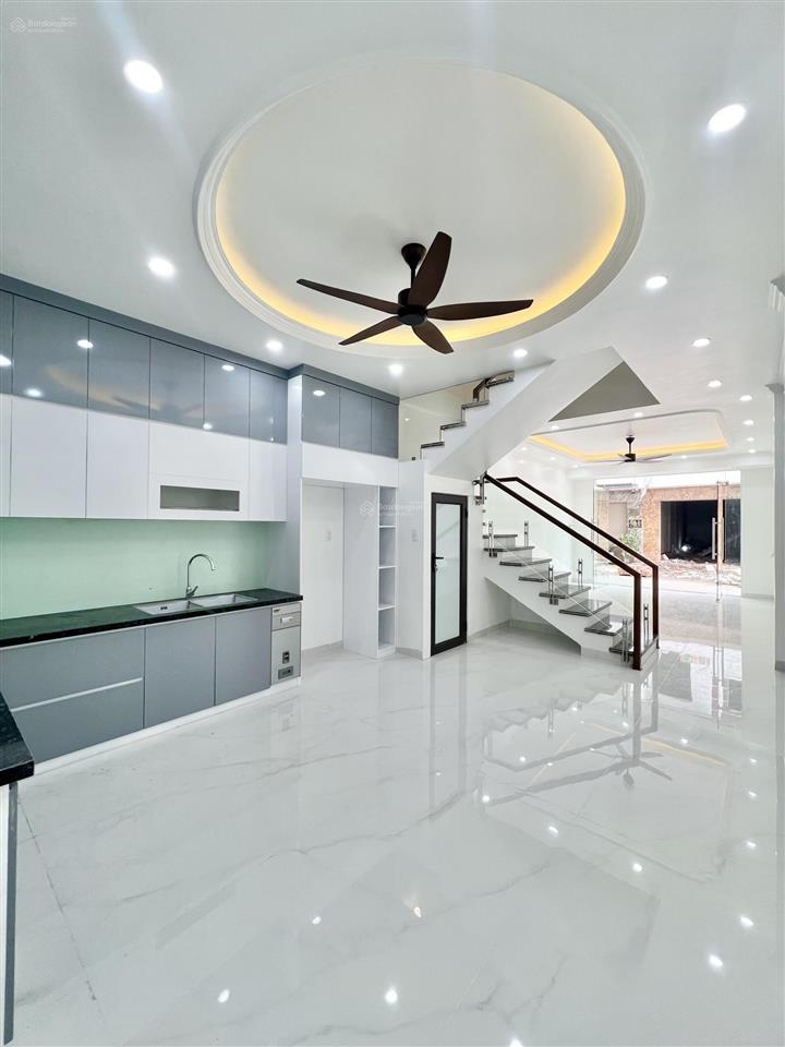 Không đâu rẻ bằng him lam  hùng vương chỉ 4,x tỷ nhà 4 tầng 50m2 đường 10m xây mới cực đẹp