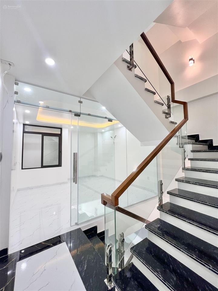 Không đâu rẻ bằng him lam  hùng vương chỉ 4,x tỷ nhà 4 tầng 50m2 đường 10m xây mới cực đẹp