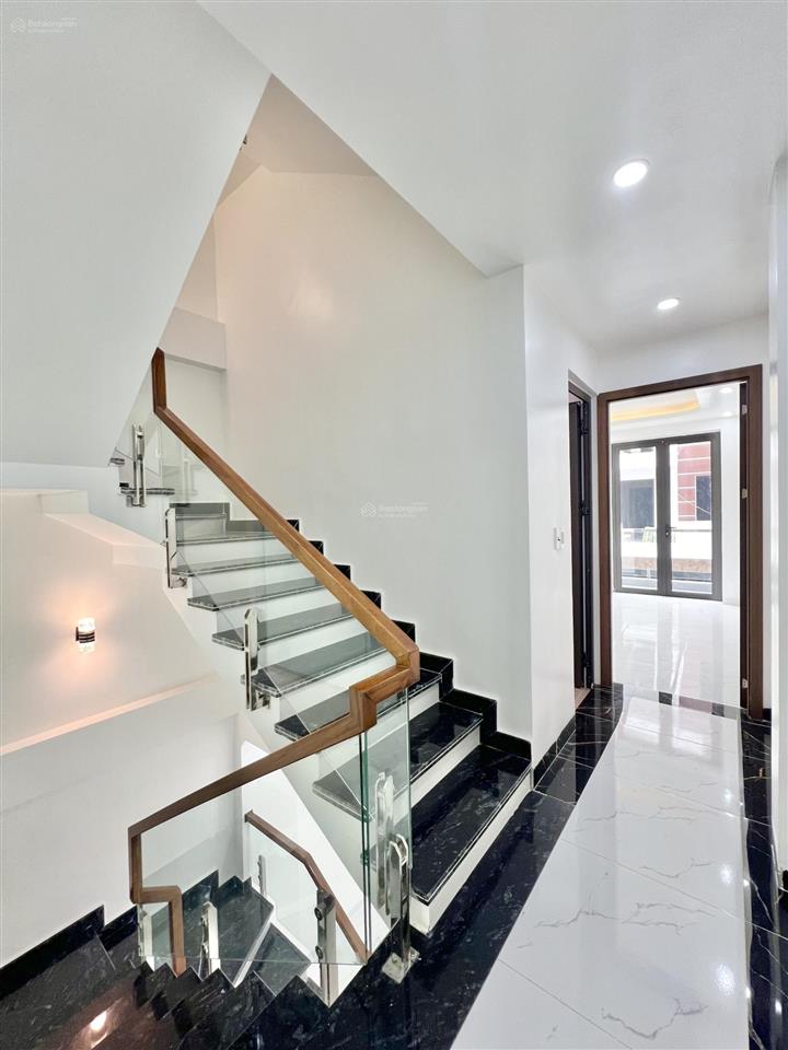 Không đâu rẻ bằng him lam  hùng vương chỉ 4,x tỷ nhà 4 tầng 50m2 đường 10m xây mới cực đẹp