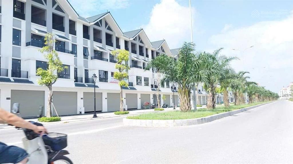 Chủ nhà cần tiền bán gấp liền kề 12 đường 30m dự án hinode royal park. giá 18 tỷ/100m2