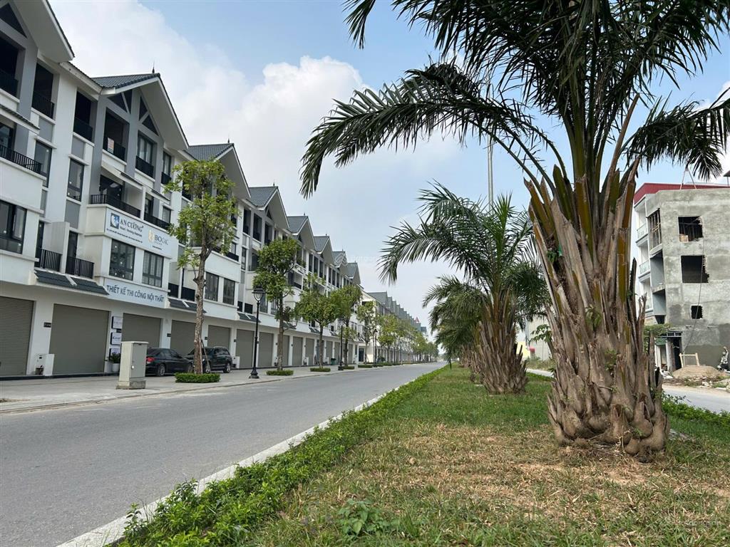 Chủ nhà cần tiền bán gấp liền kề 12 đường 30m dự án hinode royal park. giá 18 tỷ/100m2