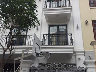 Cho thuê biệt thự tại nguyễn chánh, cầu giấy dt 140m2 * 4 tầng + 1 hầm. mt 10m giá 40 triệu